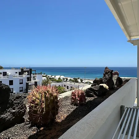 Apartment Stunning 2 Bedroom Duplex Close To Main With Seaviews