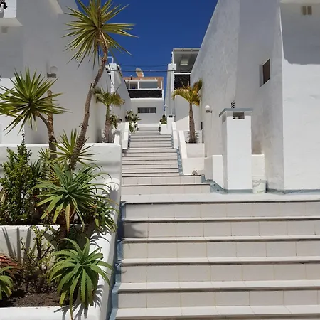 Apartment Stunning 2 Bedroom Duplex Close To Main With Seaviews *