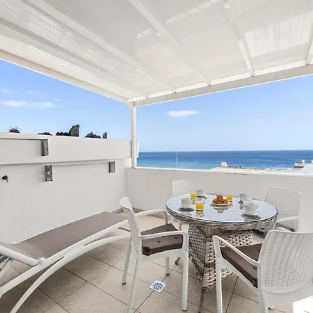 Apartment Stunning 2 Bedroom Duplex Close To Main With Seaviews