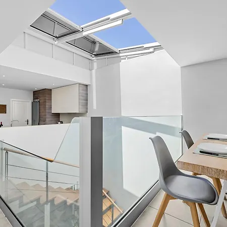 公寓 Stunning 2 Bedroom Duplex Close To Main With Seaviews