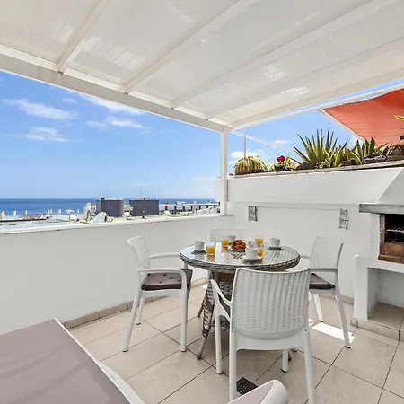 Stunning 2 Bedroom Duplex Close To Main With Seaviews *