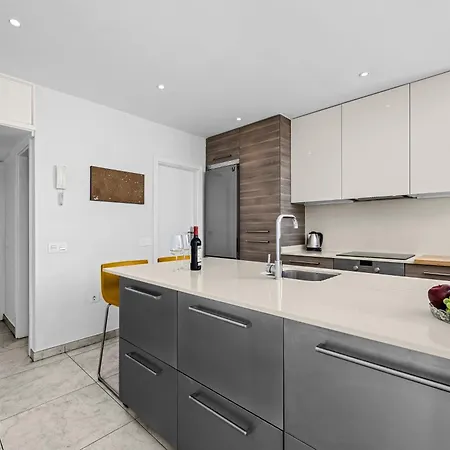 公寓 Stunning 2 Bedroom Duplex Close To Main With Seaviews 卡门港